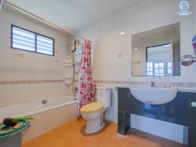 *****บ้านเดี่ยวมือสองย่านกรุงเทพฯ ม.สิรีธรวิลล์ ประชาอุทิศ หลังมุม! เนื้อที่กว้าง 68 ตร.ว. ฟังก์ชัน 4 ห้องนอน 3 ห้องน้ำ ที่จอดรถ 1 คัน แถมฟรี! เครื่องปรับอากาศ 5 เครื่อง บ้านหลังใหญ่ สภาพเหมือนใหม่ พร้อมเข้าอยู่! บนทำเลแห่งการเดินทาง เชื่อมต่อถนนสุขสวัสสดิ์, ถนนประชาอุทิศ, ถนนพุทธบูชา ใกล้จุดขึ้นทางด่วน "กาญจนาภิเษก(ด่านบางครุ2)"